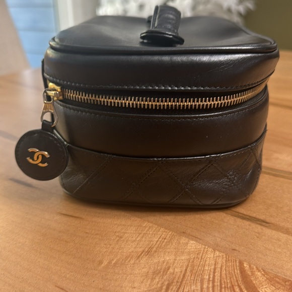 Chanel makeup bag/case - Picture 4 of 11